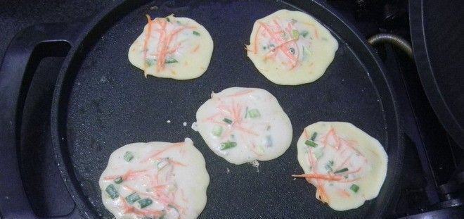  豆浆|喝豆浆剩下的豆渣别在扔了，加点香葱面粉烙大饼，简单快手又好吃