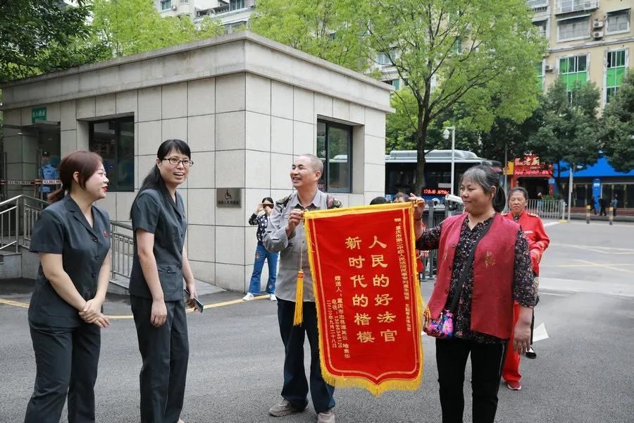 真心|倾心调解化纠纷 真心感谢送锦旗