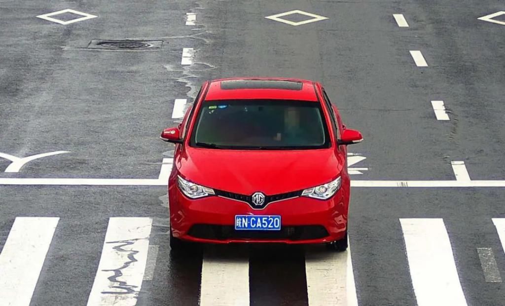 曝光|不礼让行人！六安这些车辆被曝光