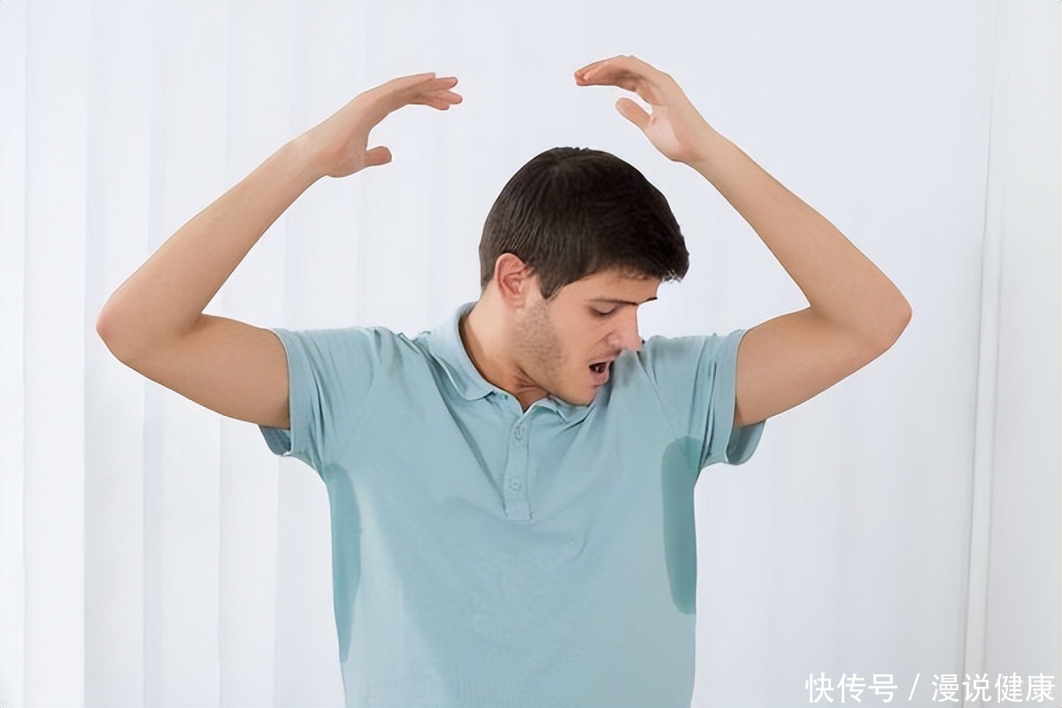 大热天不容易出汗怎么回事(大热天动不动就出汗，这是正常现象吗？遇到这5种，劝你要小心)