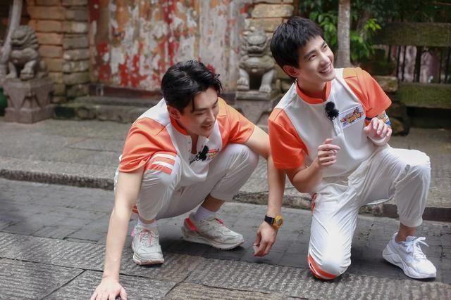  经历|杨洋当队长很有压力？从花少穿越元气哥哥！杨洋经历了什么？