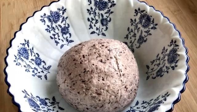 小饼|我家红豆从不熬粥喝，加一碗糯米粉，简单一做，香甜软糯，特好吃