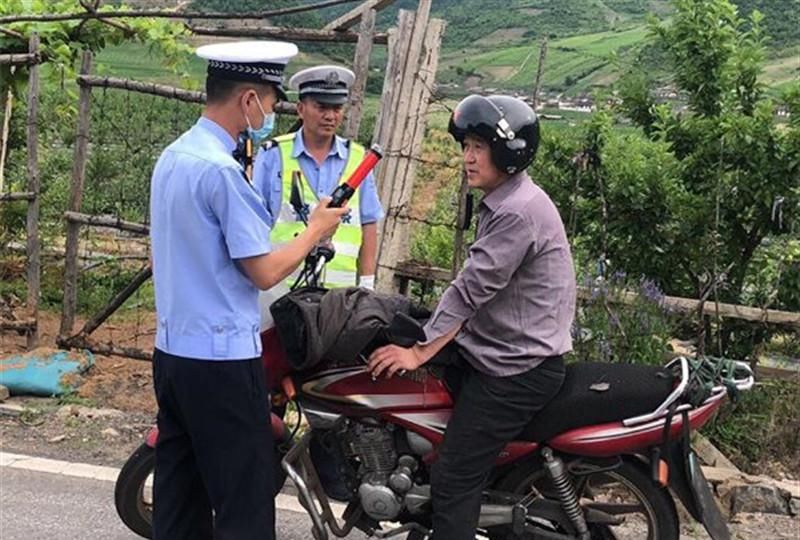 启动|酒后在车内等代驾被判酒驾?车主委屈不已:坐在车里休息也有错?