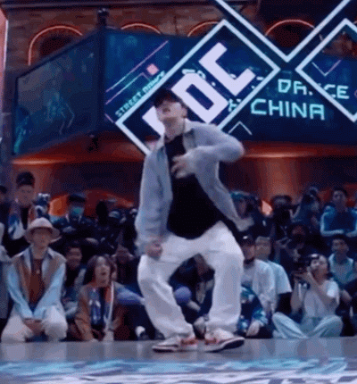  节目中|张萌被王一博跳舞圈粉，想让杜华安排合作，粉丝向她提供角色建议