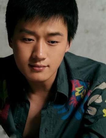  父亲|佟大为用20年唤醒植物人父亲，与关悦一起承担生活的重担