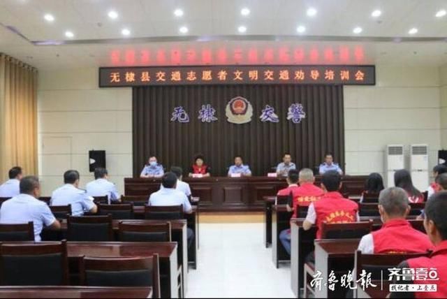 无棣|无棣交警携手交通志愿者持续开展电动车整治行动