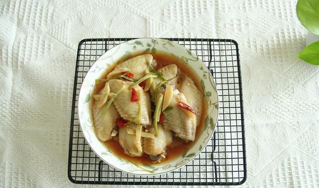 咸鲜|夏日鲜嫩清蒸鸡翅中,咸鲜不油腻,少吃油炸,多清淡!简单