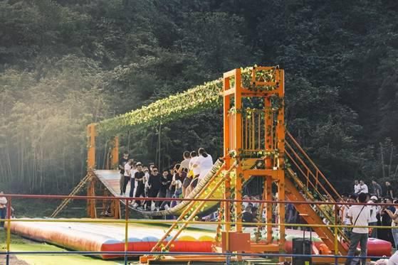  举办|相约摩围山缘定今生! 第三届苗族集体婚礼在彭水举办