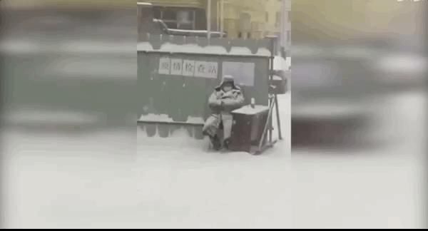  眼泪|12年后这一幕重上热搜，才发现我们都欠2008一场眼泪