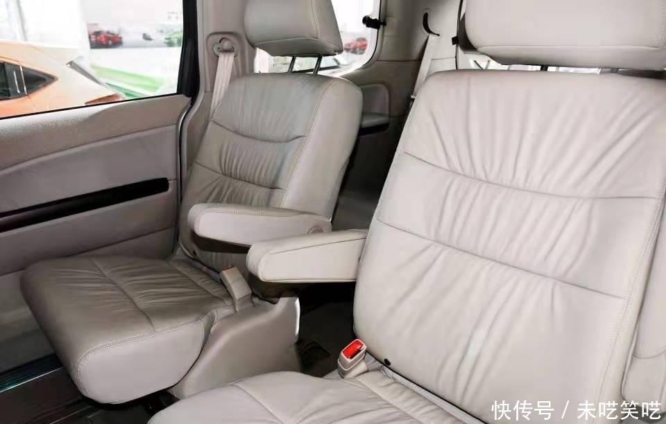  整体|整体的高度够高，保证一个非常舒服的坐姿，本田艾力绅