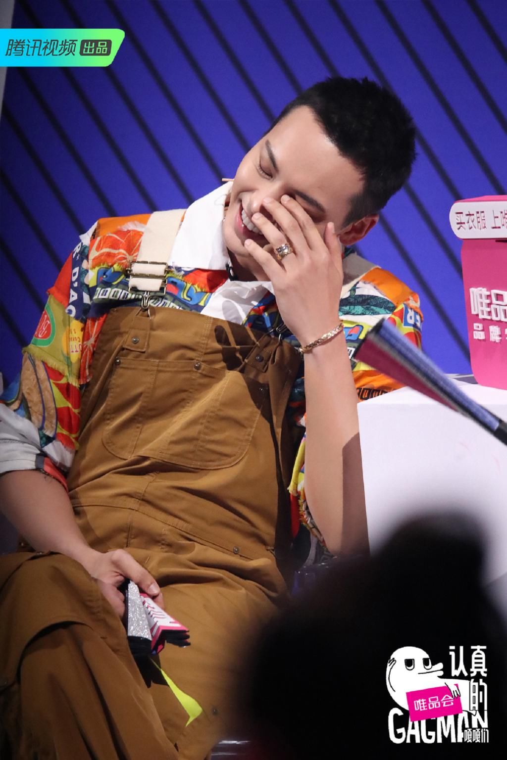  陈伟霆|陈伟霆《认真的嘎嘎们》开设“表情管理课” 负重280斤选手走指压板