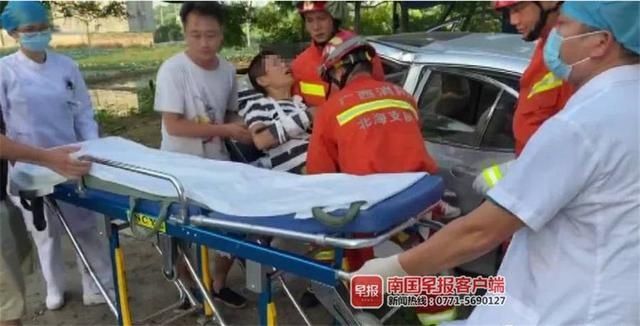  相撞|合浦一小车超车与对向车辆相撞，致2人不幸身亡！记录仪拍下撞击瞬间