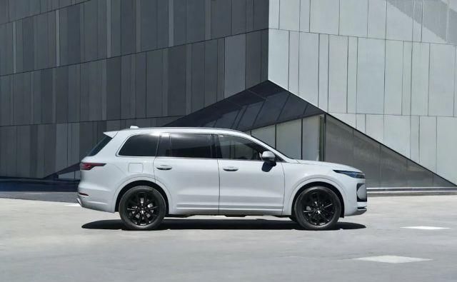  理想|理想汽车，上一秒面临“灭顶之灾”，下一秒高速公路起火！