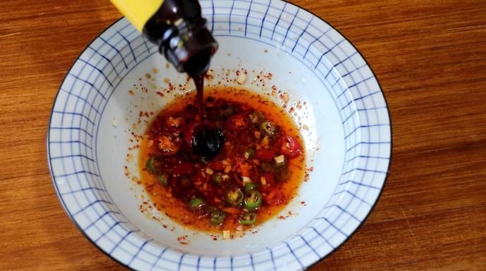  爽滑|天气炎热没有胃口？教你做一碗酸辣土豆粉，筋道爽滑，酸辣开胃