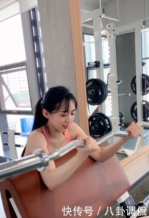 健身|小姐姐你这表情不像健身,像肠胃不好