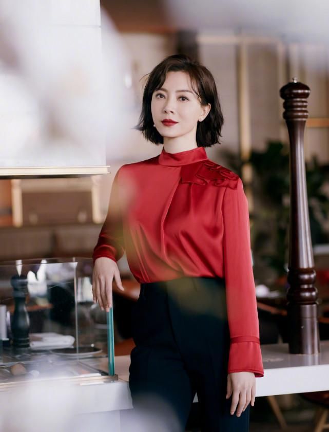  面料|见过世面的女人都咋穿衬衫？看看43岁的陈数就知道了，气质又减龄