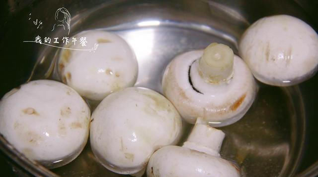  鲜美|三伏天，丝瓜和两种食材滚汤很搭，清热解暑，鲜美好喝又营养