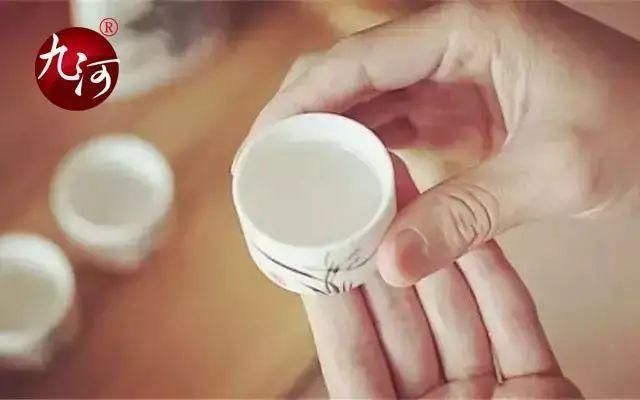 工艺|「酒行天下」什么是“双轮底发酵”酒?