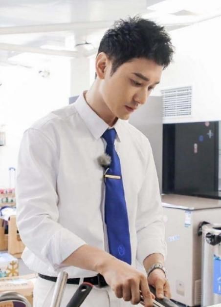  翻车|黄晓明《中餐厅》翻车？将开水直接倒入玻璃瓶，网友：没常识