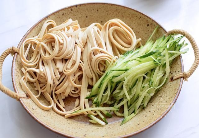  伏天|伏天试试这道凉拌菜，清凉酸爽