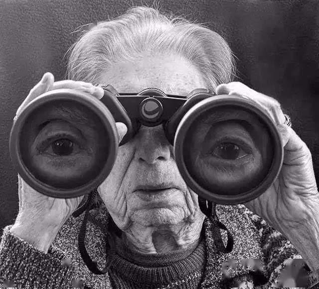 黯然失色|他为93岁的妈妈拍了一组照片,让所有自拍美颜都黯然失色