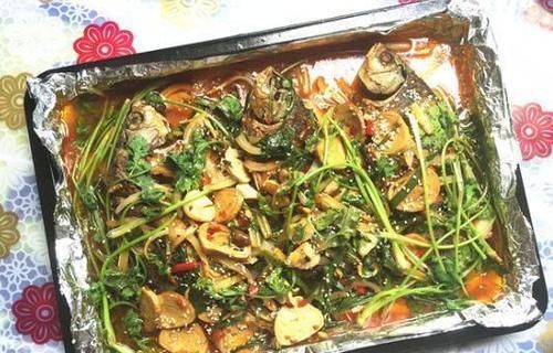  麻辣|烤韭菜，简易腊味饭，杂粮煎饼，麻辣烤鲫鱼的做法