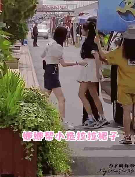  飞行嘉宾|刚在湖南卫视抱张子枫，又在浙江卫视抱吴宣仪，欧阳娜娜太会演了