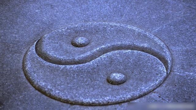  不满|歌手李健说音乐是带给人光明和温暖，对暗黑音乐表示不满，对吗？