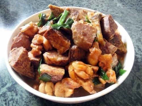 入一点|芋头鸡腿肉盖面,面条这么吃好吃下饭,吃面条来瓣蒜真香