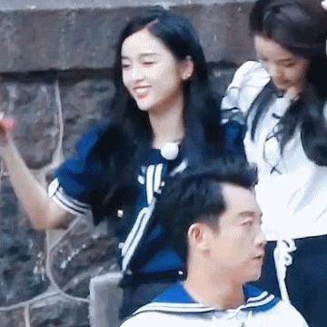  小团体|吴宣仪刚上跑男就搞小团体？全程只跟欧阳娜娜玩，不搭理baby