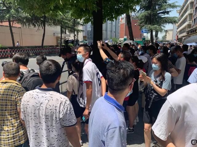  推门|美驻成都总领馆关闭后，“门都没锁推门就进”