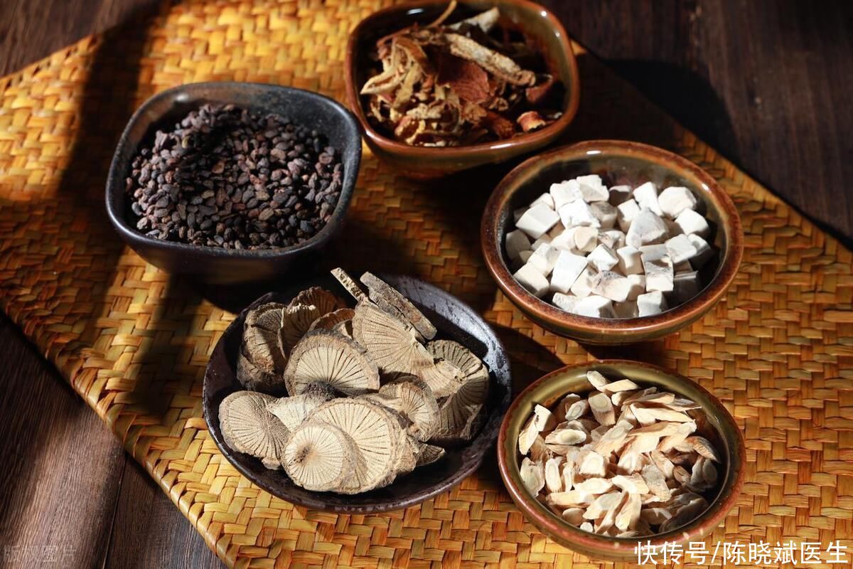 如何辨认肾虚4种肾虚表现各不同(肾虚困扰你吗？四种肾虚类型的鉴别和用药指南)