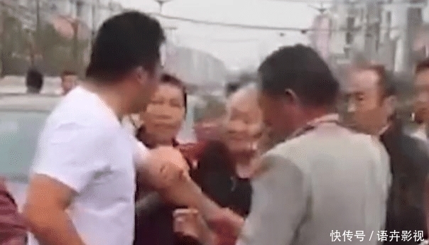 围堵|老人成群结队围堵婚车，不给红包不让走，知情人：有组织有预谋！