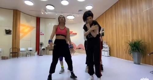  练舞|发金晨缺席的练舞视频，队友评论后又删除，万茜是故意还是无心？