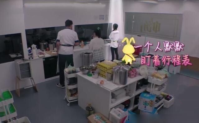  干活|中餐厅搞完黄晓明搞赵丽颖，干活镜头全剪，刻意立矛盾耍大牌人设