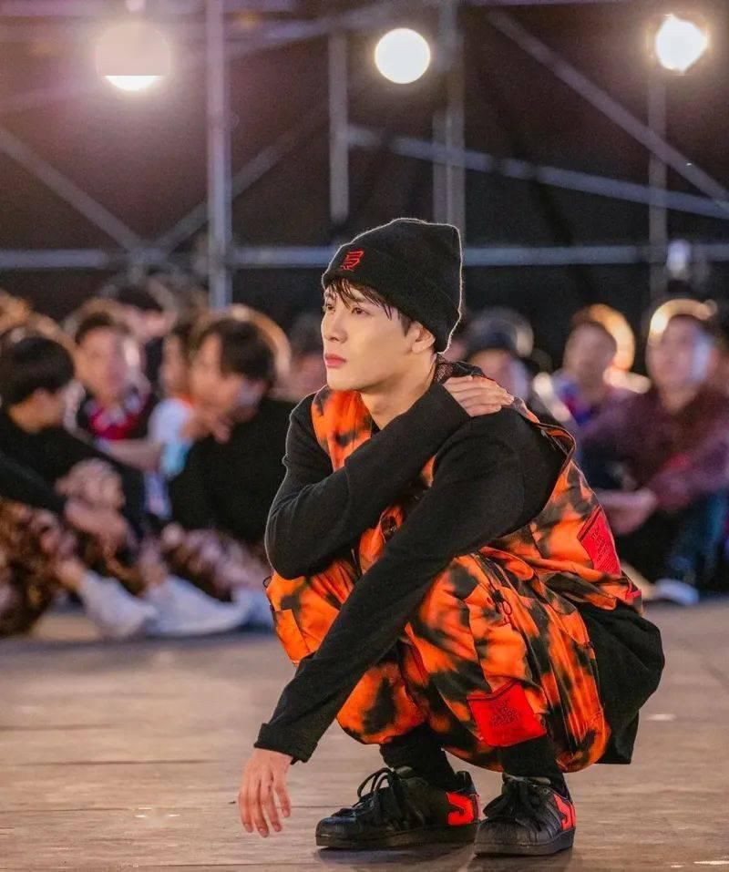  街舞|《这就是街舞》明星上脚谁最狠？王一博同款竟然有钱都买不到.