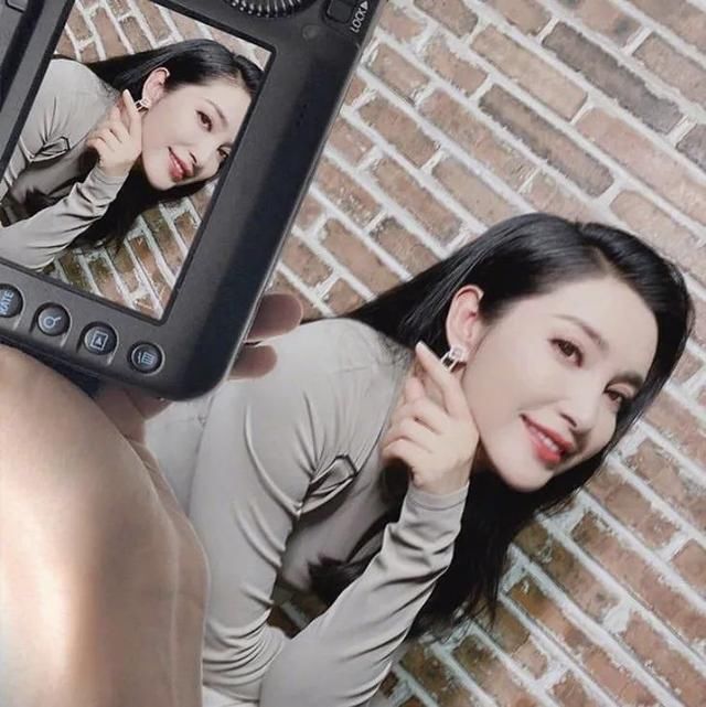 万茜|万茜的红西装吴昕的剪刀发夹被追着问哪买？是姐姐带火的小众品牌