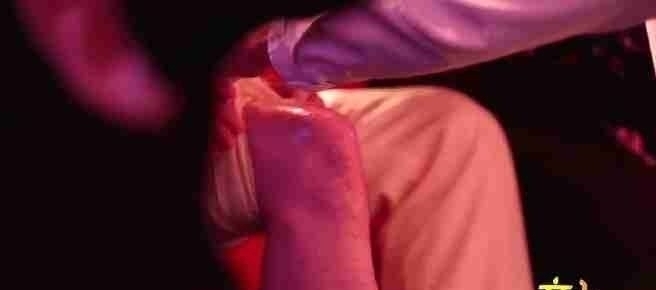 地上|张艺兴后空翻出事故!脸、脖子、膝盖“哐”拍在地上