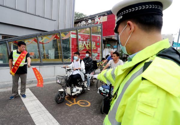 交通|文明交通劝导 共创文明城市