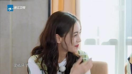  没整|郑恺按压baby的脸，看到她的补救方法，网友：整没整太明显！