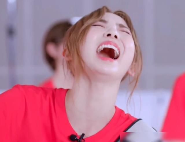  合体参加|硬糖少女学射箭，张艺凡给陈卓璇乱支招，挑王艺瑾毛病全员爆笑