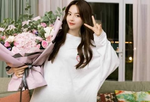  嘉宾|《中餐厅》官宣杀青，无意暴露飞行嘉宾，王俊凯杨超越同框被传cp