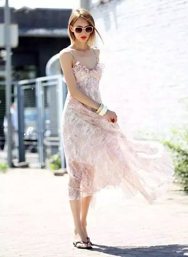  夏日|夏日搭配吊带裙，让你更有女人味~
