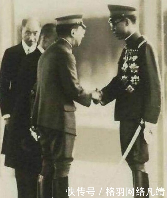 皇帝|溥仪第二次访问日本时，裕仁天皇要求他下跪，他大怒：朕也是皇帝