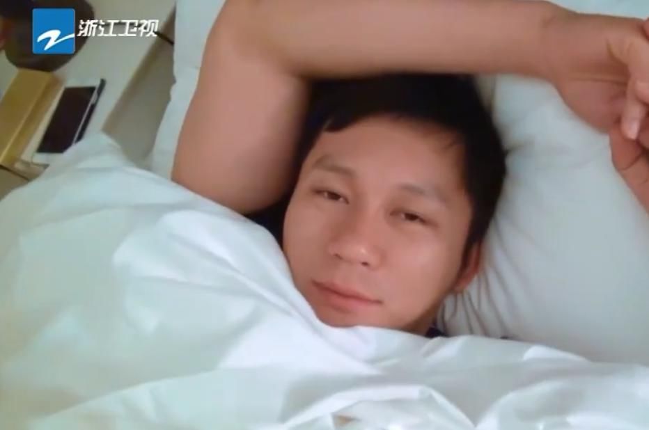  嘲笑|李晨落水后暴露真实颜值，遭到众人无情嘲笑，他怒到要“停录”节目