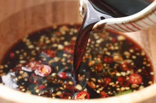  生抽|做凉拌菜时，别直接加生抽，学会这么做，凉拌菜味道好，还入味