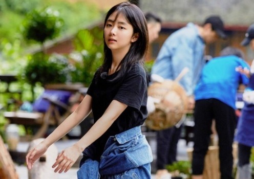 明星|同样是《向往》嘉宾,为何张子枫对谭松韵和何蓝逗是两张脸