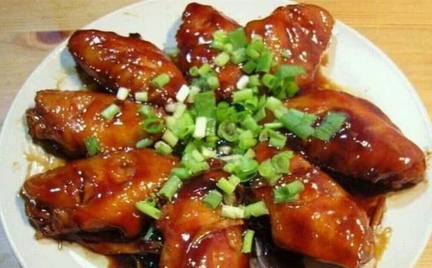 鸡翅口感是不一样|做可乐鸡翅,该用可口可乐还是百事可乐10人做9人错,你知道吗