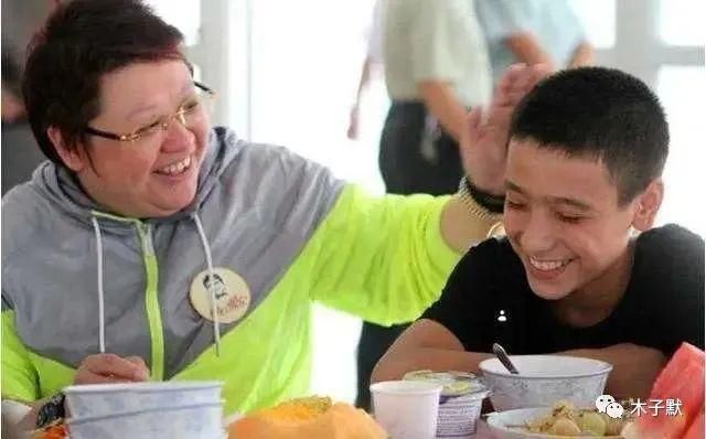  易立竞|韩红跟郝蕾要二宝，每个丈夫都愧对妻子，每个孩子和妈都是生死之交