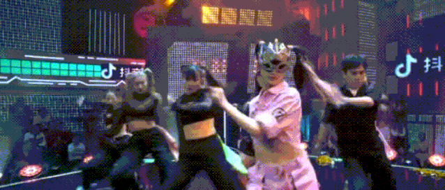  糖果炮弹|《蒙面舞王》强强对决，“调皮蛋”守擂成功！